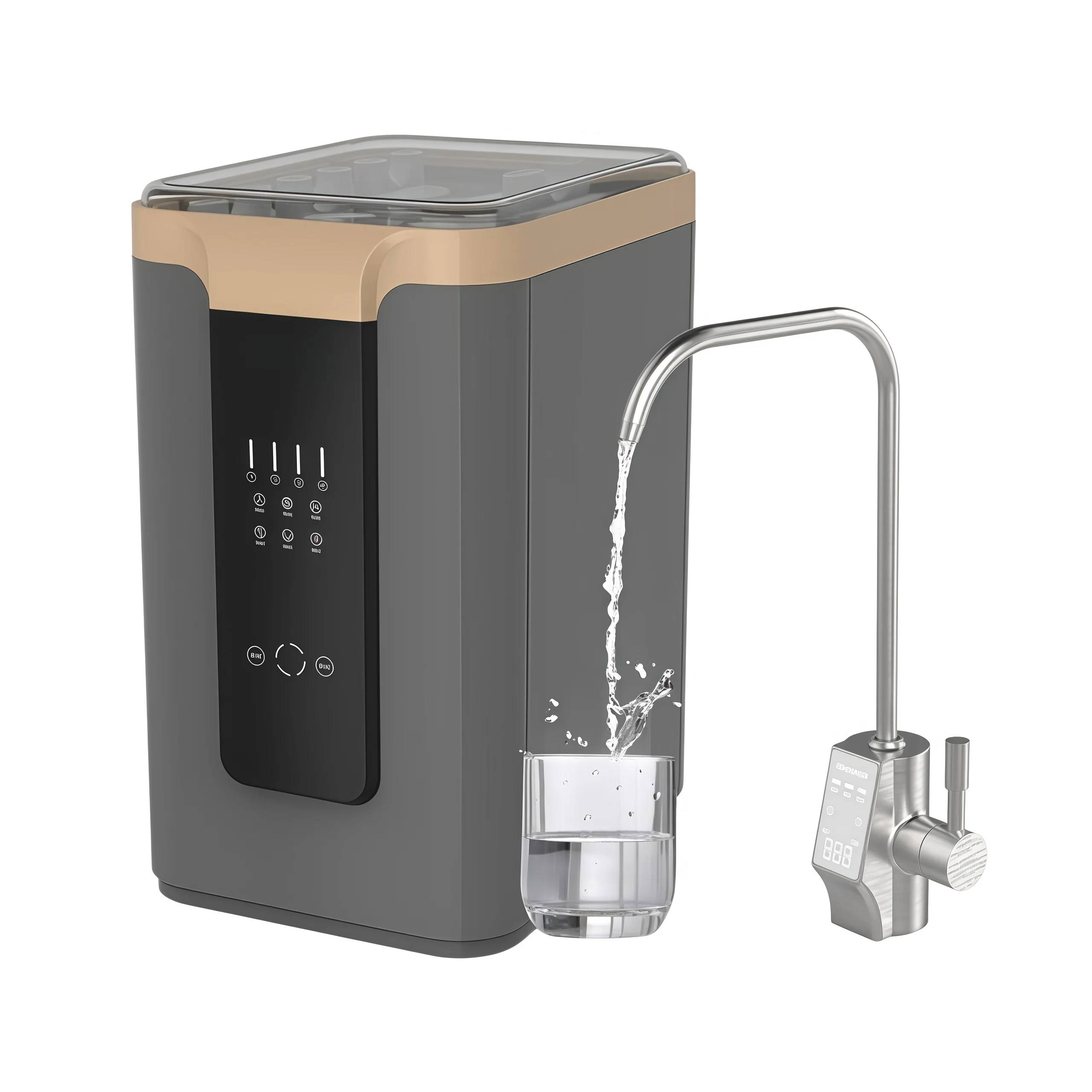 家庭四阶段的RO RO净水器（灰色和黄金）