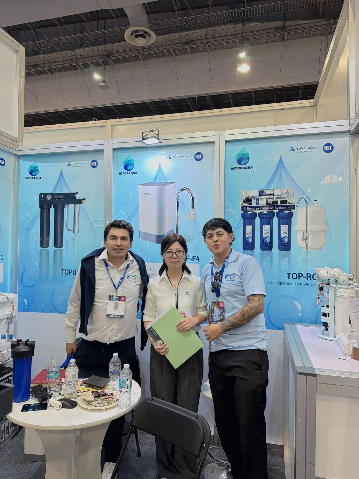 INTOP team meeting a visitor at Aquatech Mexico 2026