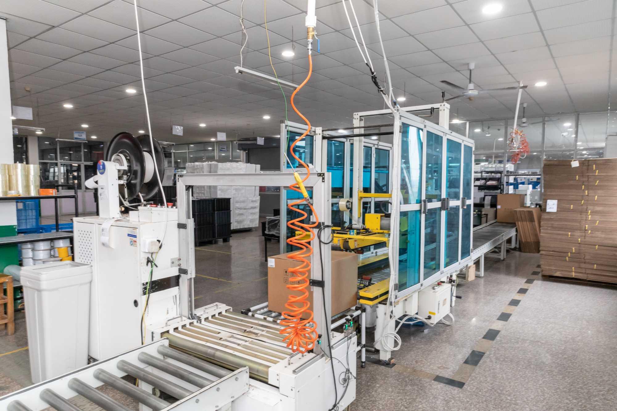 Advanced RO and tea bar production lines, complete production from fittings to machines, a perfect production system, an active sales team, and comprehensive customer services. A neat production workshop and modern office environment that provides a good working environment for employees, reflecting the entrepreneur's culture.