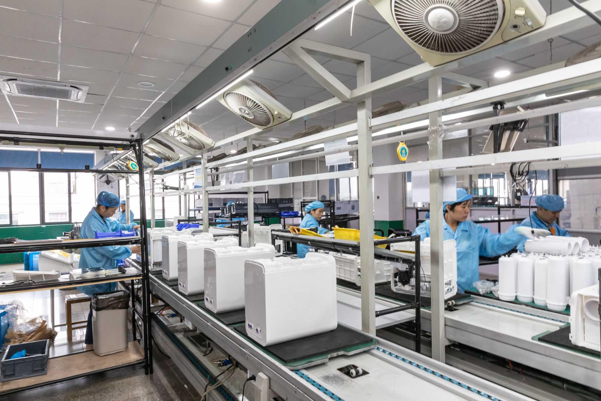 Advanced RO and tea bar production lines, complete production from fittings to machines, a perfect production system, an active sales team, and comprehensive customer services. A neat production workshop and modern office environment that provides a good working environment for employees, reflecting the entrepreneur's culture.