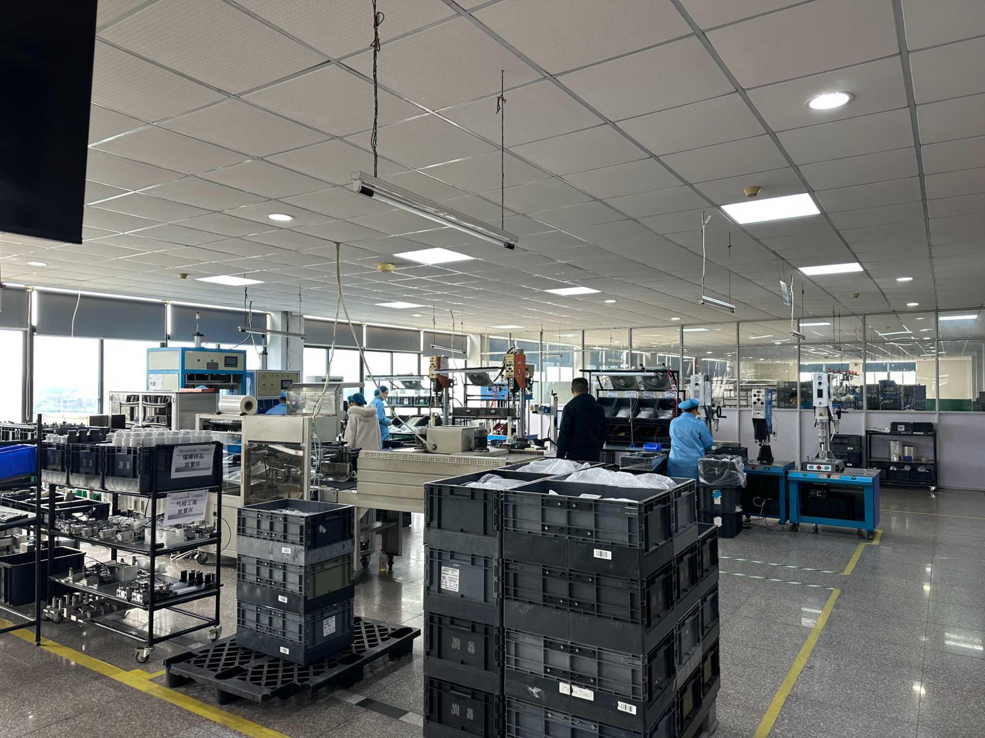 Advanced RO and tea bar production lines, complete production from fittings to machines, a perfect production system, an active sales team, and comprehensive customer services. A neat production workshop and modern office environment that provides a good working environment for employees, reflecting the entrepreneur's culture.