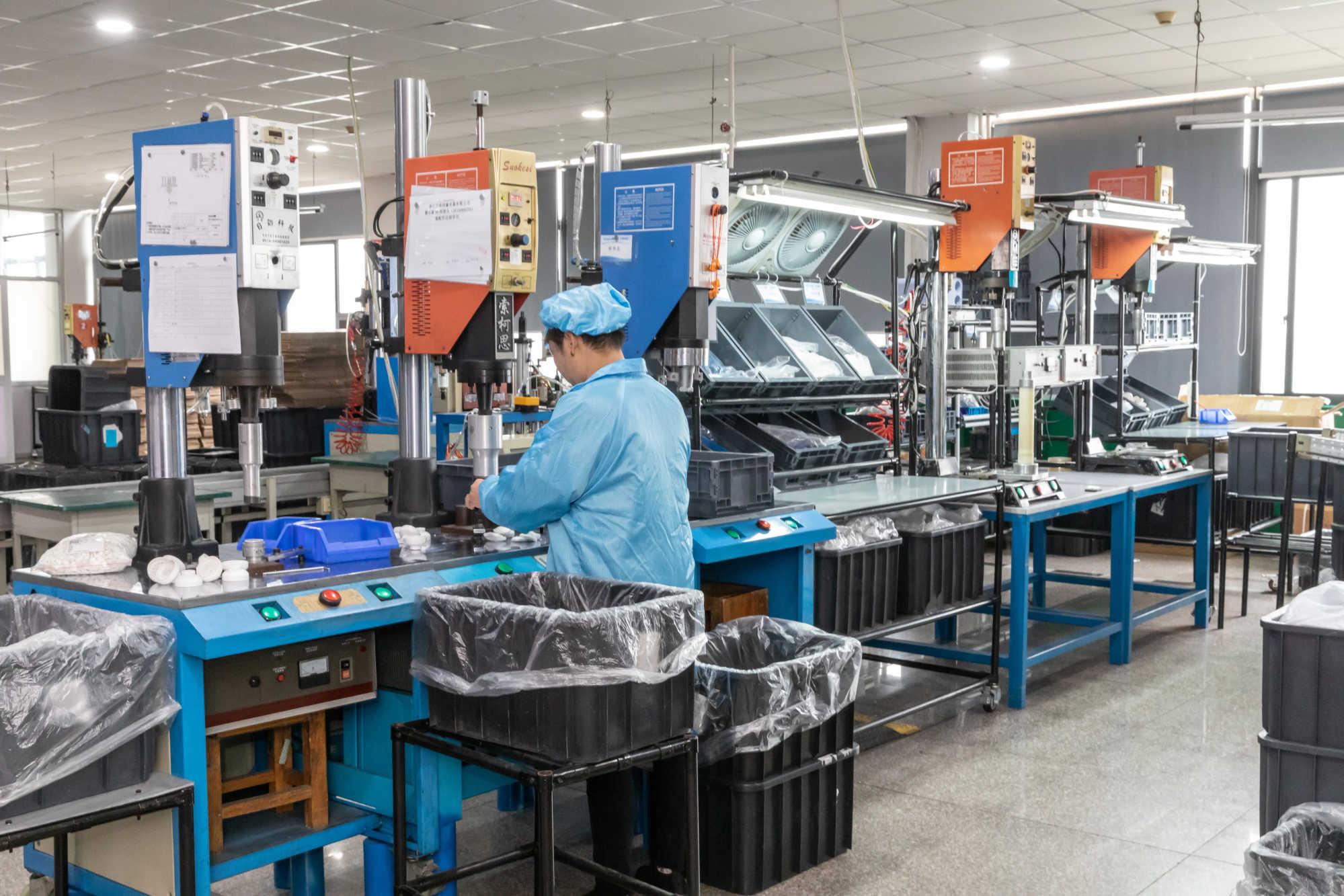 Advanced RO and tea bar production lines, complete production from fittings to machines, a perfect production system, an active sales team, and comprehensive customer services. A neat production workshop and modern office environment that provides a good working environment for employees, reflecting the entrepreneur's culture.