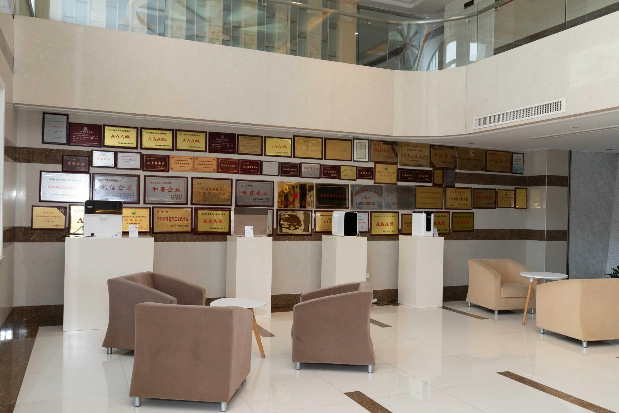 Advanced RO and tea bar production lines, complete production from fittings to machines, a perfect production system, an active sales team, and comprehensive customer services. A neat production workshop and modern office environment that provides a good working environment for employees, reflecting the entrepreneur's culture.