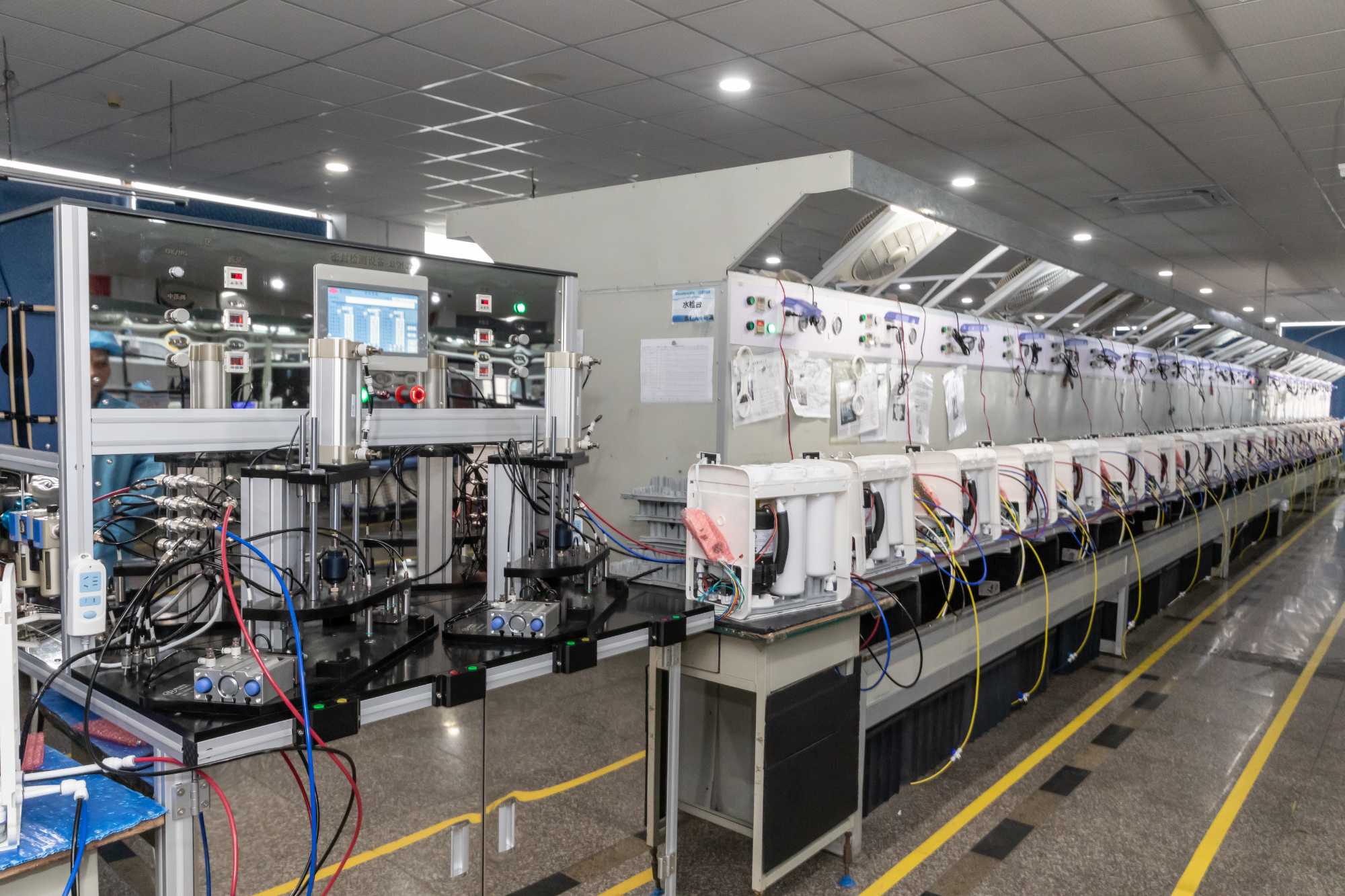 Nearly 50,000 square meters of water appliance production base, product design - mold development - injection - filter- parts - assembly, complete manufacturing system, process manufacturing, transformation and upgrading to 'intelligence', increased investment in production equipment, introduction of automation engineering talents, industrial automation transformation, and advanced technologies such as modularization, intelligence and automation to improve production efficiency and product technology.
