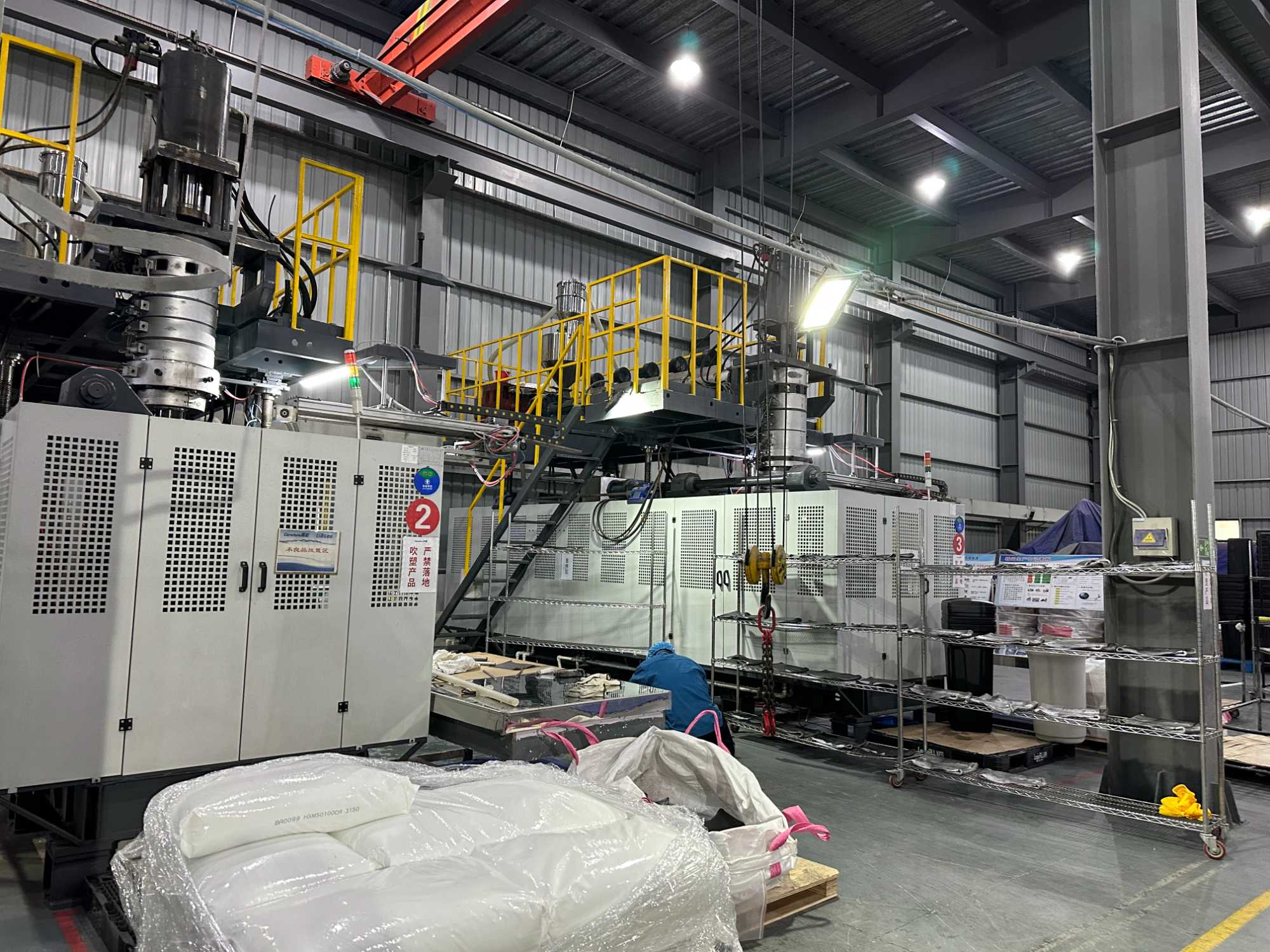 Nearly 50,000 square meters of water appliance production base, product design - mold development - injection - filter- parts - assembly, complete manufacturing system, process manufacturing, transformation and upgrading to 'intelligence', increased investment in production equipment, introduction of automation engineering talents, industrial automation transformation, and advanced technologies such as modularization, intelligence and automation to improve production efficiency and product technology.